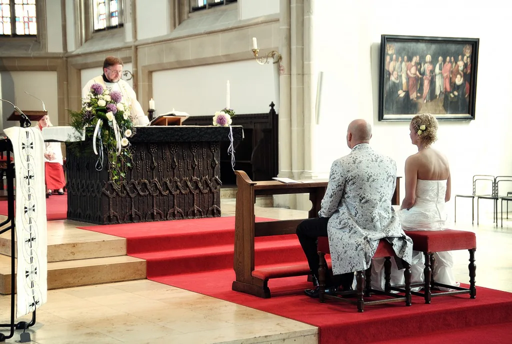 Kirchliche Trauung, Brautpaar vor dem Altar